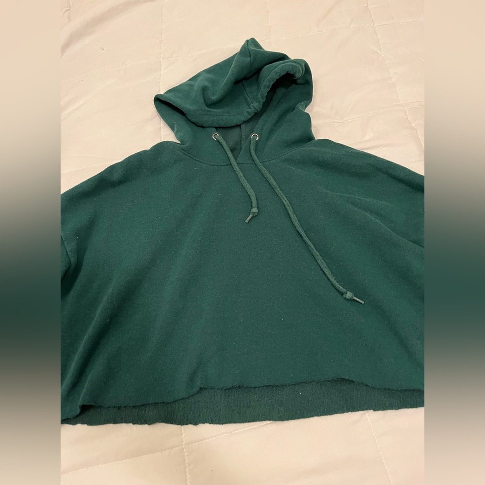 green cropped hoodie